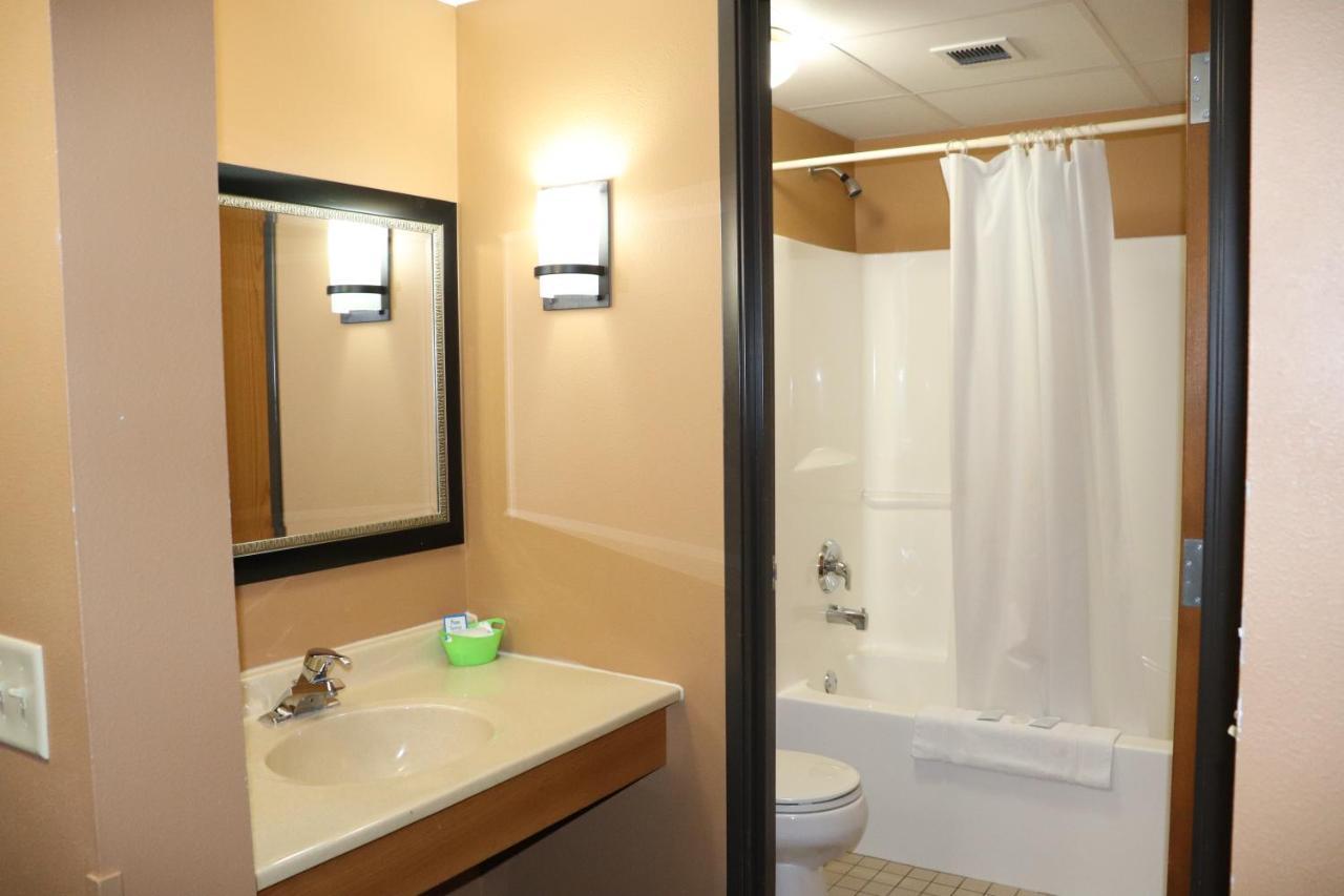 Prairie Inn Holmen La Crosse Area Екстериор снимка
