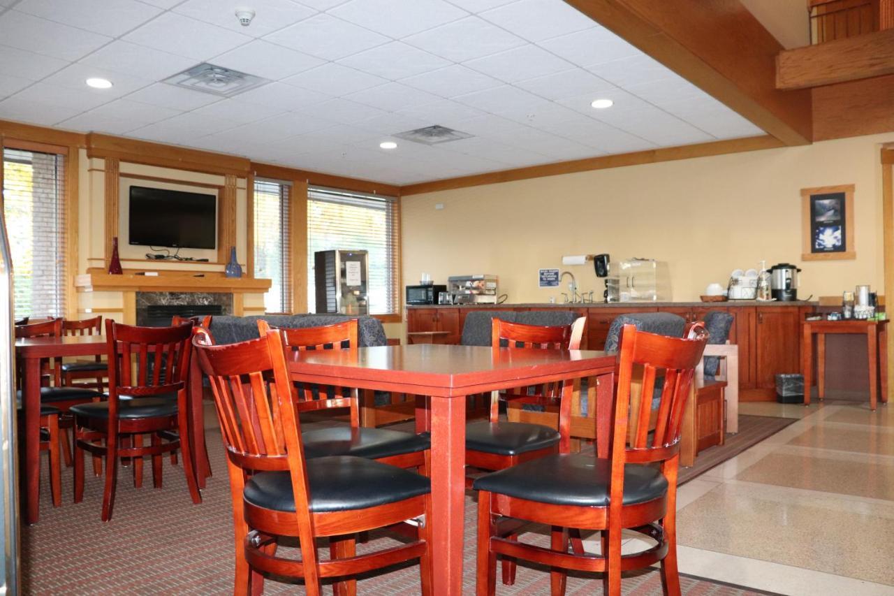 Prairie Inn Holmen La Crosse Area Екстериор снимка