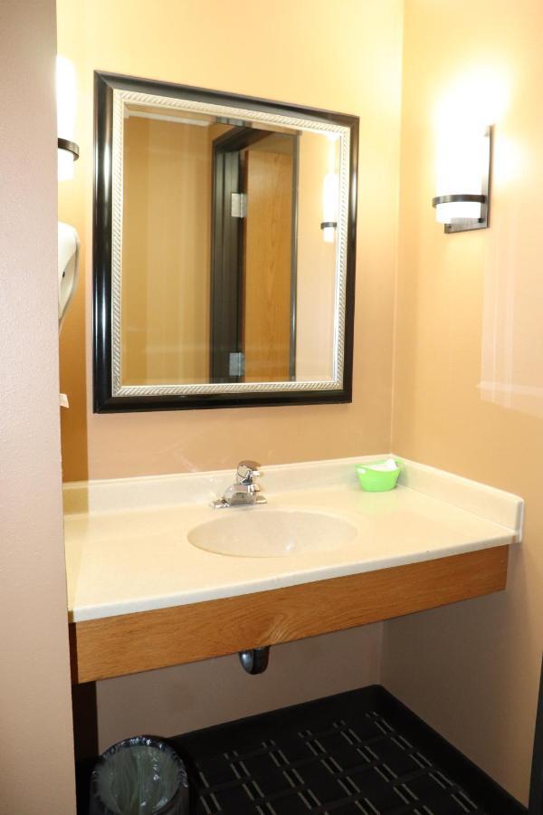 Prairie Inn Holmen La Crosse Area Екстериор снимка