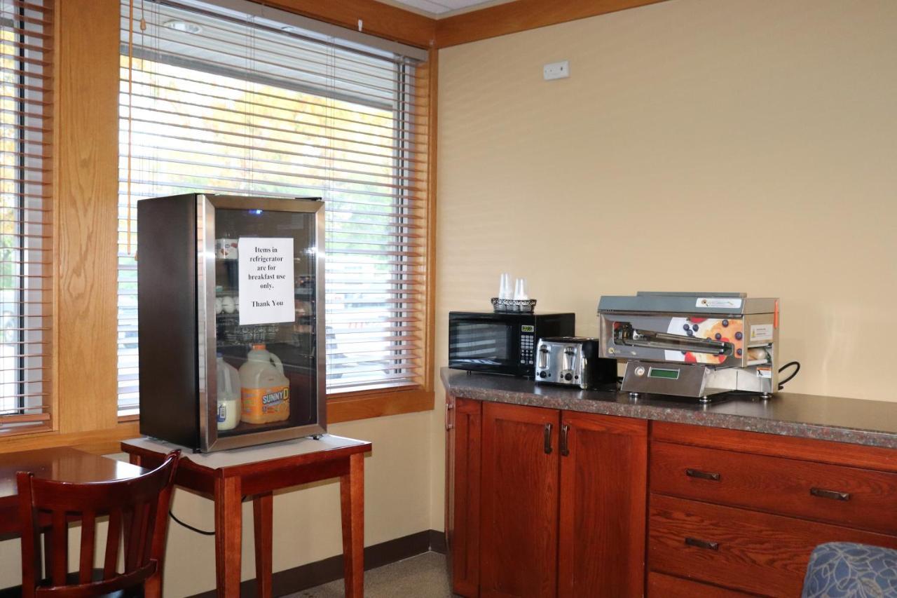 Prairie Inn Holmen La Crosse Area Екстериор снимка