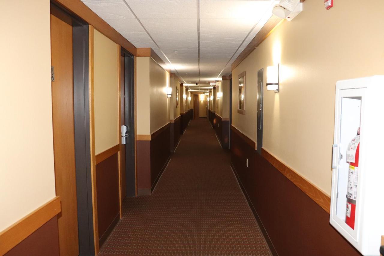 Prairie Inn Holmen La Crosse Area Екстериор снимка