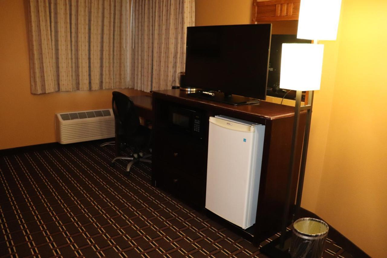Prairie Inn Holmen La Crosse Area Екстериор снимка