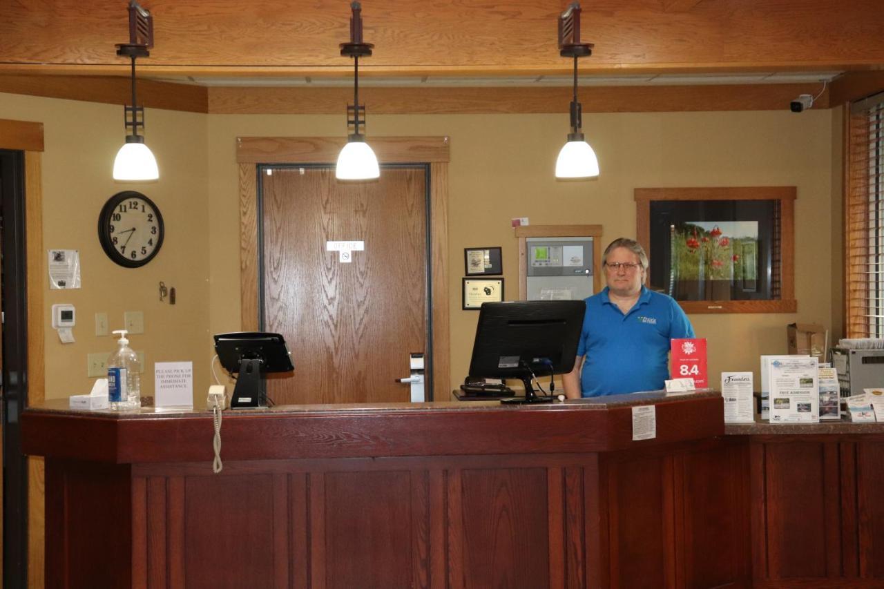 Prairie Inn Holmen La Crosse Area Екстериор снимка
