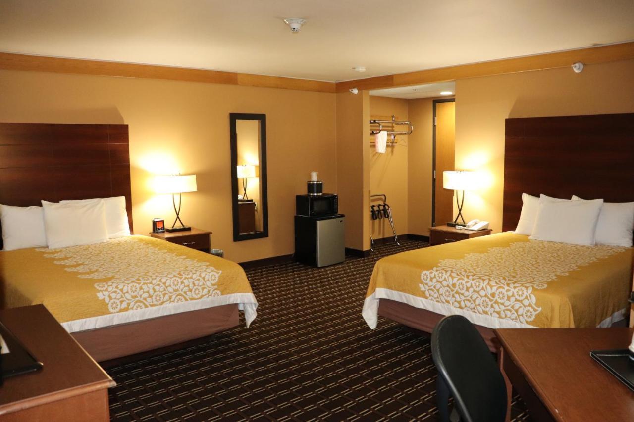 Prairie Inn Holmen La Crosse Area Екстериор снимка